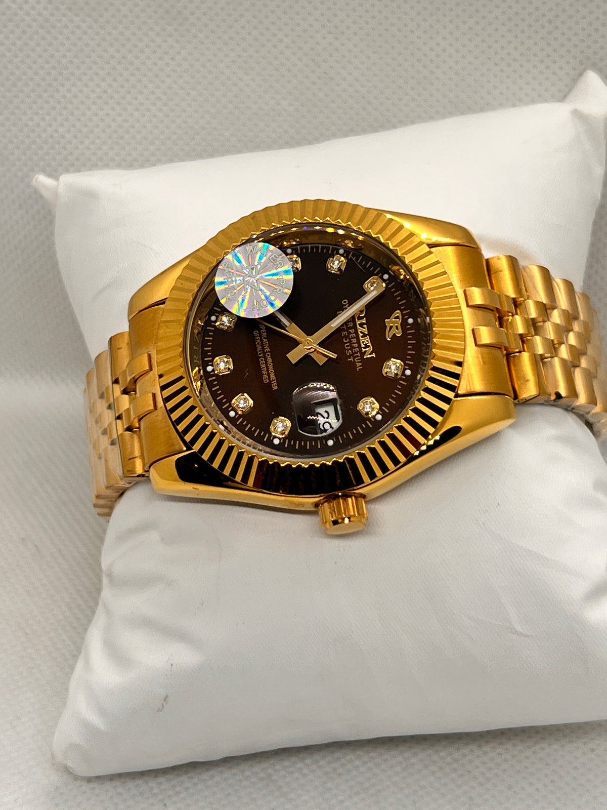 RIZ Fluted Bezel Stone-Set Date Quartz Men's Watch